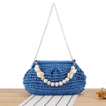 Blaue geflochtene Häkelhandtasche mit Marmorperlen-Griff und Metallkette für den Sommerurlaub - Crossbody Und Handheld / Blau