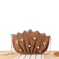 Sac en raphia tissé à la main marron avec perles, coquillages et chaîne dorée - Camel