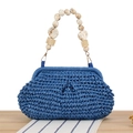Dunkelblaue Strohhandtasche mit Perlengriff aus Acryl und Wellenmuster für den Urlaub - Blau