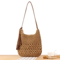 Retro-Schultertasche aus Stroh in Hellbraun mit Lederriemen und Quaste für Sommer - Camel