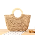 Handgewebte khakifarbene Papierschnur-Tragetasche mit runden Holzgriffen im Boho-Stil - Camel