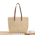 Minimalistische beige gewebte Stroh-Tote-Bag mit dunkelbraunen Ledergriffen für den Sommer - Beige