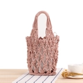 Handgefertigte altrosa Makramee-Tasche mit weißem Kordelzug-Inlay für Damen - Rosa