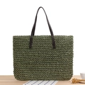 Borsa tote in paglia di carta verde scuro con manici in pelle marrone scuro su legno - Verde Militare