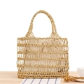 Schicke goldene Häkeltasche mit gewebtem Netzdesign und beigem Kordelzug-Innenfutter - Gold