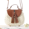 Borsa a tracolla in paglia beige e pelle marrone con dettagli di frange - Bianco