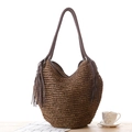 Dunkelbraune gewebte Hobo-Tasche aus Papierstroh mit Lederfransen und geflochtenem Gurt - Braun