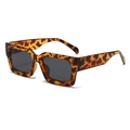 Lunettes de soleil vintage à monture carrée en écaille avec des verres gris foncé - Monture Écaille Lentille Grise (C8)