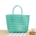 Minzgrüne PVC-Gewebe-Strandtasche mit doppelten Henkeln und modischem Gittermuster - Türkisblau