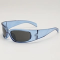 Blaue transluzente Breitrahmen-Sonnenbrille mit dunkelgrauen Gläsern im Retro-Sportstil - Blauer Rahmen Graue Linsen