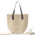 Schicke beige Stroh-Tragetasche mit dunkelbraunen Ledergriffen für den Strandurlaub - Beige