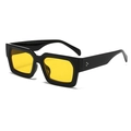 Gafas de sol cuadradas con montura negra, lentes amarillas y detalles metálicos - Montura Negra Brillante Lente Amarilla (C2)