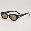 Lunettes de soleil ovales rétro noires avec détails argentés et verres bruns - Monture Noire Verres Thé