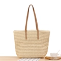 Beige gewebte Papiertasche mit braunen Ledergriffen für einen lässigen Sommerurlaub - Handgenähter Schultergurt / Beige
