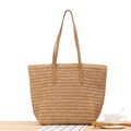 Große handgewebte Strohtasche in Naturfarben mit hochwertigen braunen Ledergriffen - Handgenähter Schultergurt / Camel