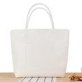 Bolso tote de plástico tejido blanco minimalista con amplio espacio y asas resistentes - Blanco (Grande)