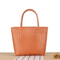 Kleine orangefarbene Kunststoff-Flechttasche im Macaron-Stil für Picknick - Orange (Klein)