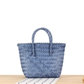 Kleine blauwe handgeweven draagtas met kruisweefpatroon en gekartelde randafwerking - Blauw (Klein Plastic Handvat)
