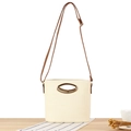 Secchiello chic in corda di carta color crema con tracolla marrone e anello dorato sul manico - Bianco