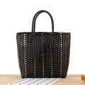 Borsa tote nera intrecciata a mano con fibbie dorate e manici cilindrici stabili - Nero