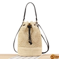 Schicke beige gewebte Beuteltasche mit schwarzem Lederzugband und Schultergurt - Beige (Schwarzer Riemen)