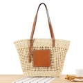 Große beige geflochtene Papiertragetasche mit braunen Ledergriffen für den Sommer - Beige
