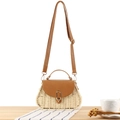 Stroh-Umhängetasche in Beige mit brauner Lederklappe und verstellbarem Tragegurt - Beige
