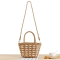 Borsa tote intrecciata marrone e beige con motivo ondulato e tracolla su legno - Stile Tracolla Piccola / Cammello