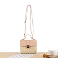 Umhängetasche aus rosa Leder und beigem Papierseilgeflecht mit edlem Goldverschluss - Beige