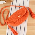 Sac à bandoulière orange en coton tressé avec boucle en bois et détails de glands - Rouge Orangé