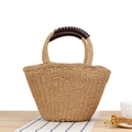 Borsa a mano artigianale in paglia intrecciata con manici in pelle marrone scuro e finitura - Cammello