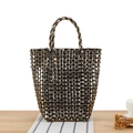 Minimalistische handgewebte Plastik-Tragetasche mit elegantem schwarz-gold Streifen - Groß / Schwarz & Gold