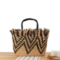 Borsa tote etnica in paglia intrecciata nero e giallo con frange e manico superiore - Cammello