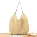 Bolso tote minimalista de paja tejida en beige con correas de hombro de cuero café - Beige