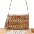 Borsa a tracolla fatta a mano in corda di carta beige con frange lunghe e etichetta in cuoio - Cammello