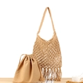 Bolso de hombro de malla tejida beige con borlas y forro de lona caqui con cordón - Camel (Con Forro)