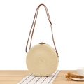 Handgewebte beige runde Strohtasche mit verstellbarem braunem Leder-Schultergurt - Beige