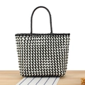 Borsa tote in PVC intrecciata a mano bianca e nera con manici neri per la spiaggia - Nero