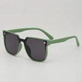 Vintage zonnebril voor kinderen in mat donkergroen met een vierkant frame en zilveren trim - Groen