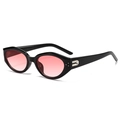 Cat-Eye Sonnenbrille mit schwarzem Rahmen, rosa Verlaufsgläsern und U-Metallverzierung - Schwarzer Rahmen Rosa Verlaufsgläser