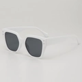Stijlvolle oversized polygoon zonnebril met wit montuur en donkere glazen onder 45 graden - Wit Frame Grijze Lenzen