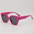 Stijlvolle oversized roze polygoon zonnebril met donkergrijze glazen en brede pootjes - Rozerood Frame Grijze Glazen