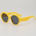 Occhiali da sole vintage gialli con montatura ovale e lenti scure in stile retrò - Lente anti-UV UV400 / Montatura Gialla Lenti Grigie