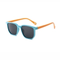 Occhiali da sole UV per bambini con montatura celeste e stanghette arancioni vivaci - Montatura Blu Aste Arancioni / Lente Grigia
