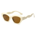 Lunettes de soleil enfant crème avec branches ondulées et verres bruns pour protection UV - Monture Abricot Verres Thé
