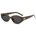 Vintage Cat-Eye Sonnenbrille in tiefbraunem Rahmen mit silbernen U-förmigen Metallakzenten - Solider Tee Rahmen Graue Linsen