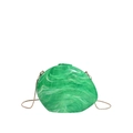 Detalle del bolso de fiesta de acrílico mármol verde con cadena dorada y textura - Verde