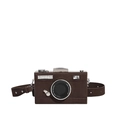 Detail van een retro cameravormige crossbodytas met Steal the Spotlight tekst - Bruin