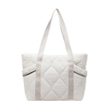 Dettaglio della borsa tote in nylon trapuntato bianco con texture morbida e zip argentate - Bianco Sporco