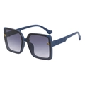 Occhiali da sole quadrati alla moda con montatura blu scuro, lenti sfumate e logo B - B03 Z-2 / Montatura Blu Sabbia Doppio Grigio
